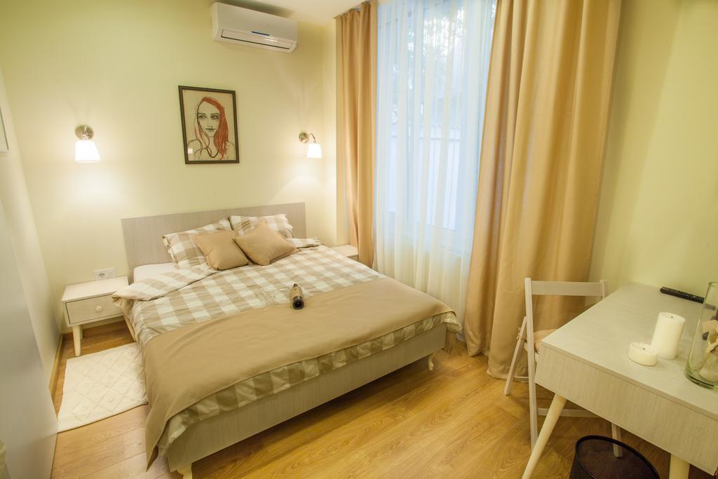 Bed&Breakfast Kod Smilje ベオグラード エクステリア 写真