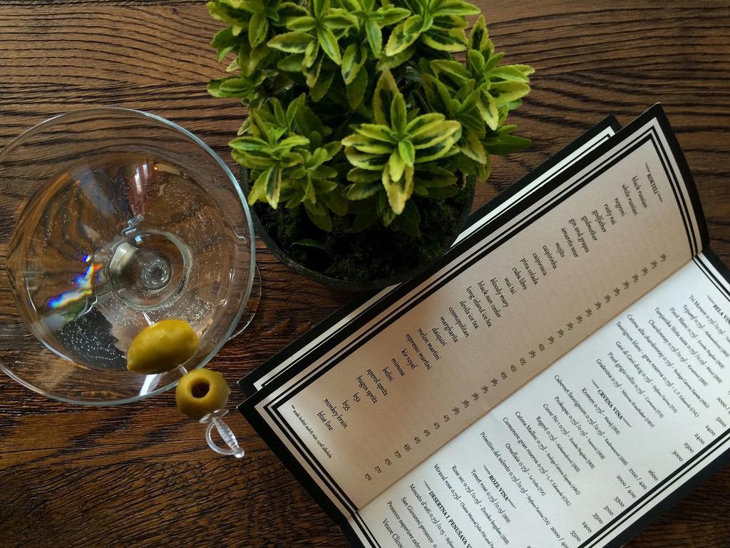 Bed&Breakfast Kod Smilje ベオグラード エクステリア 写真