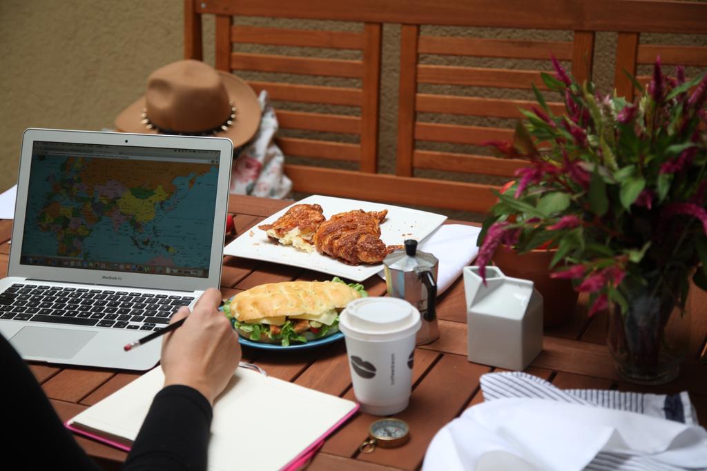 Bed&Breakfast Kod Smilje ベオグラード エクステリア 写真