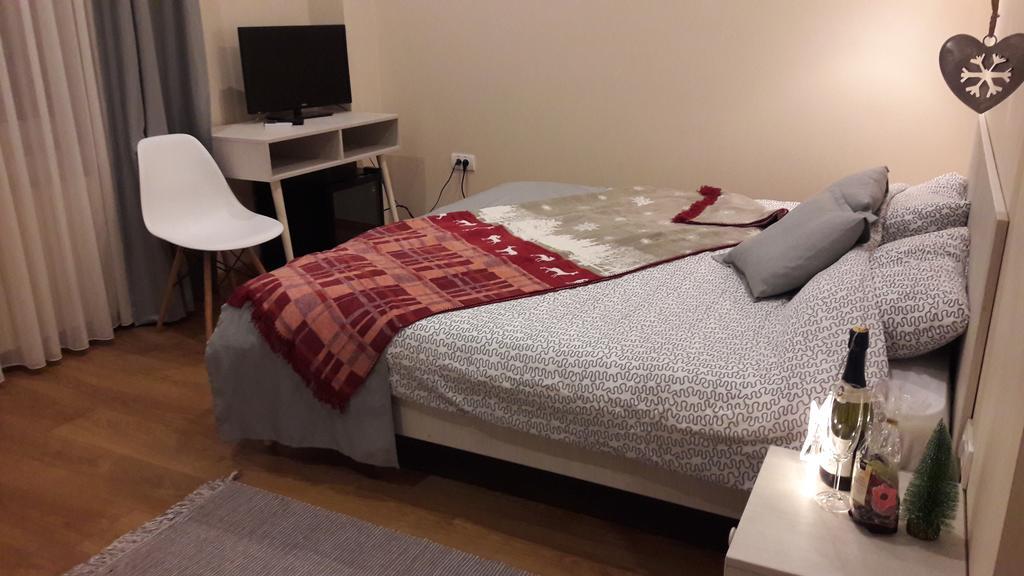 Bed&Breakfast Kod Smilje ベオグラード エクステリア 写真